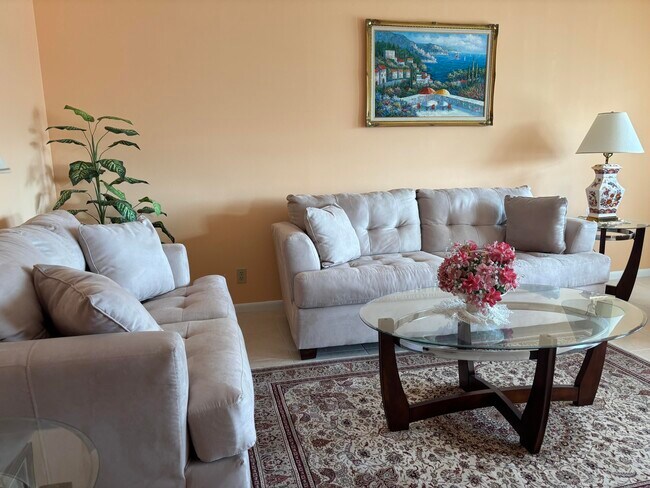 Building Photo - 115 Camden E