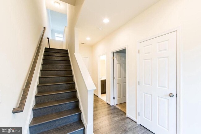 Building Photo - 206 Apsley Terrace