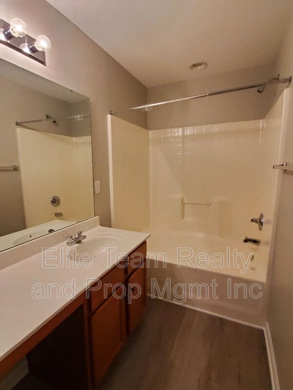 Building Photo - 12676 Persimmon Tree Dr