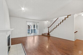 Building Photo - Charming Carson Townhome!