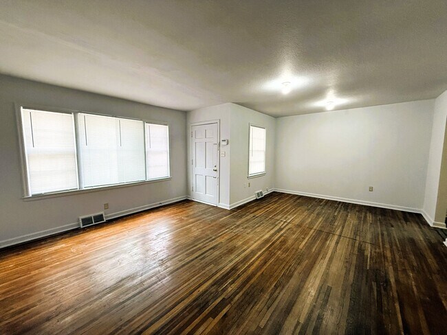 Building Photo - 1514 N Pershing St