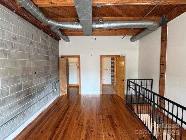 Building Photo - 3205 N Davidson St