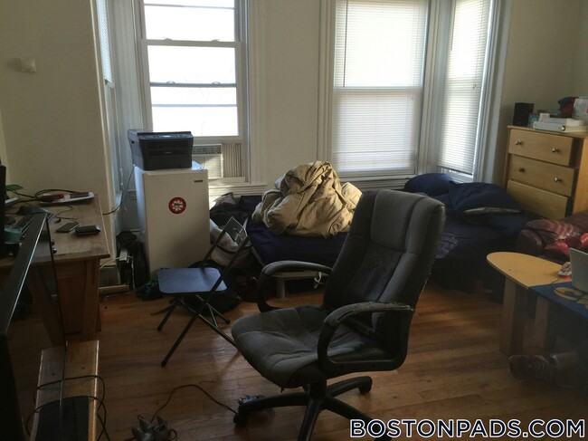 Building Photo - 35 Brookline St