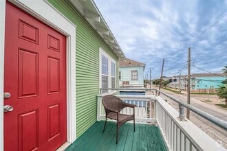 Building Photo - 2225 Bernardo De Galvez Ave