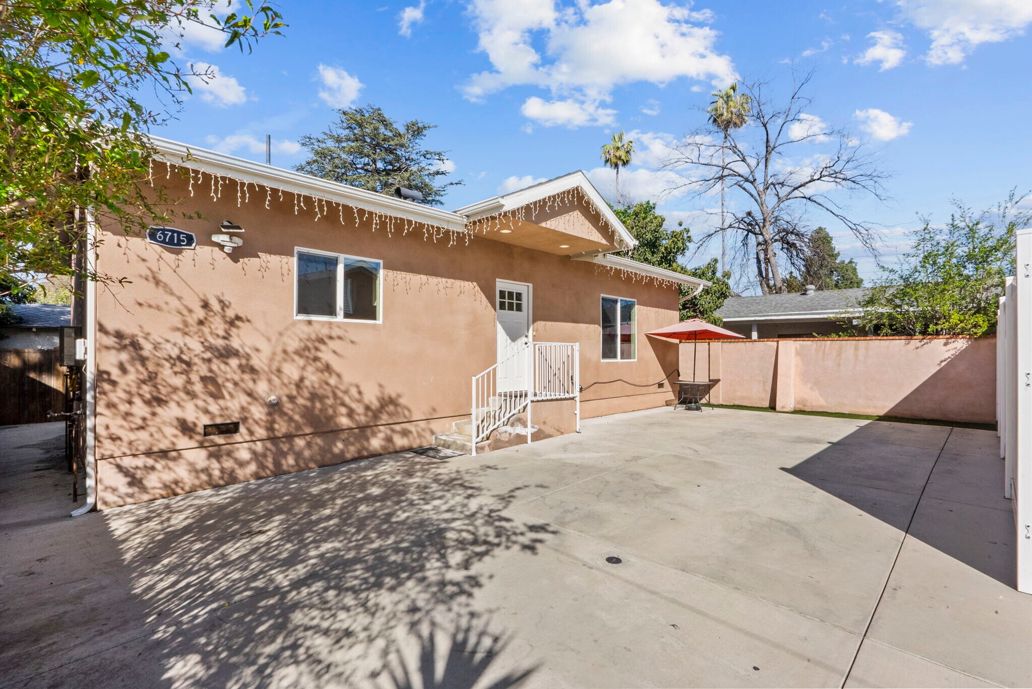 Building Photo - 6715 Cedros Ave