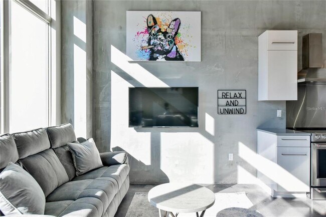 Building Photo - 302 SE Broadway St