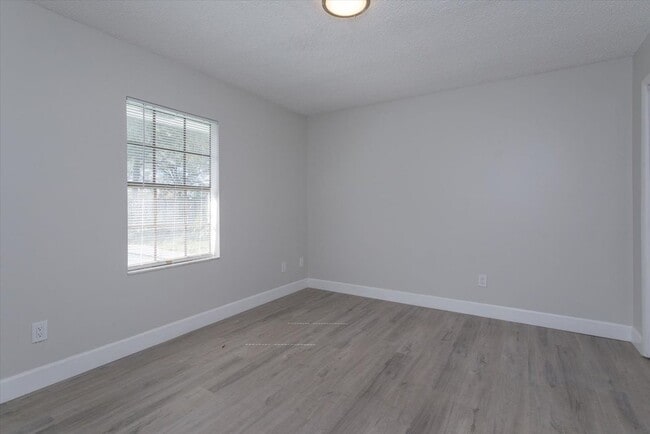 Building Photo - Chic 3-Bed Remodel with Pool in Elite School Zone