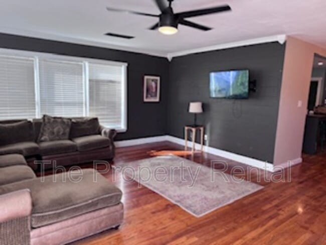 Building Photo - 1506 N Alleghaney Ave