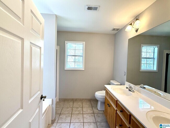 Building Photo - 3 Bed 2 Bath Home In Calera With 2 Car Garage And Fenced In Back Yard