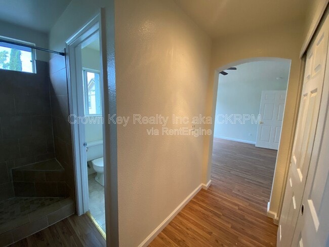 Building Photo - 960 Vallerand Rd