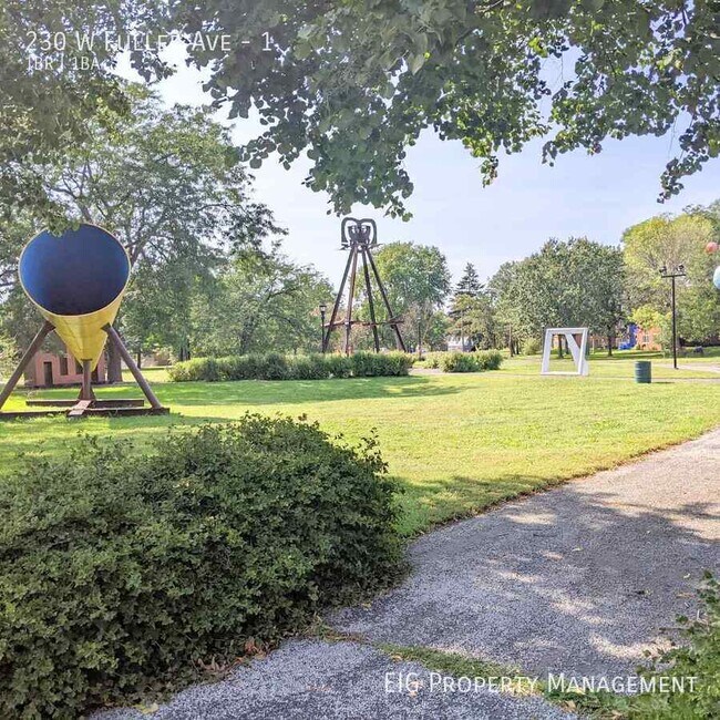 Building Photo - 230 W Fuller Ave