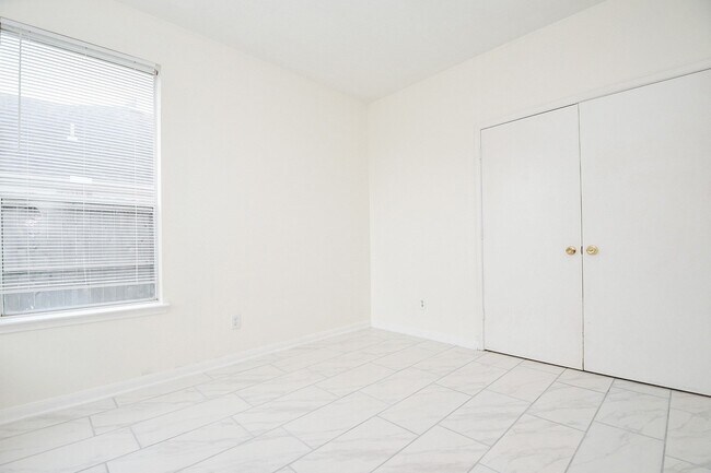 Building Photo - 9641 Weldridge Dr