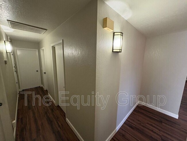 Building Photo - 3702 W Dorothea Ct