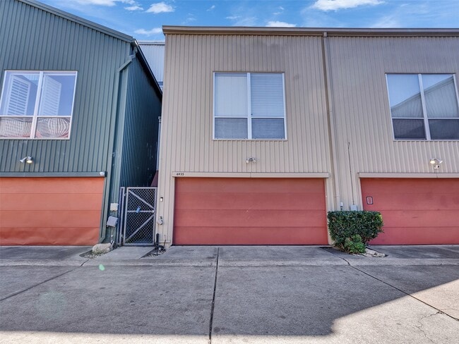 Building Photo - 6935 Yellowstone Way Dr