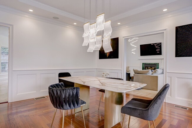 Building Photo - 45 Silver Fox Rd