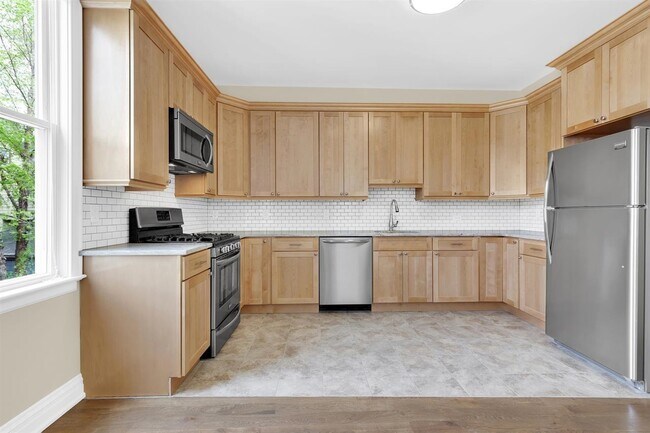 Primary Photo - 80 Fulton St