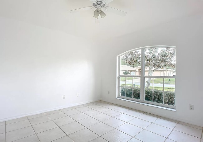 Building Photo - 1062 Crystal Creek Dr