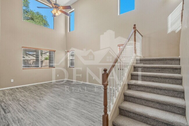 Building Photo - 1090 E Taylor Trail