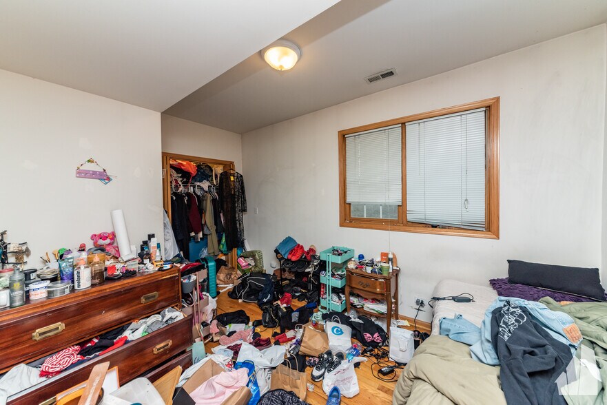 Building Photo - 819 N Wood St