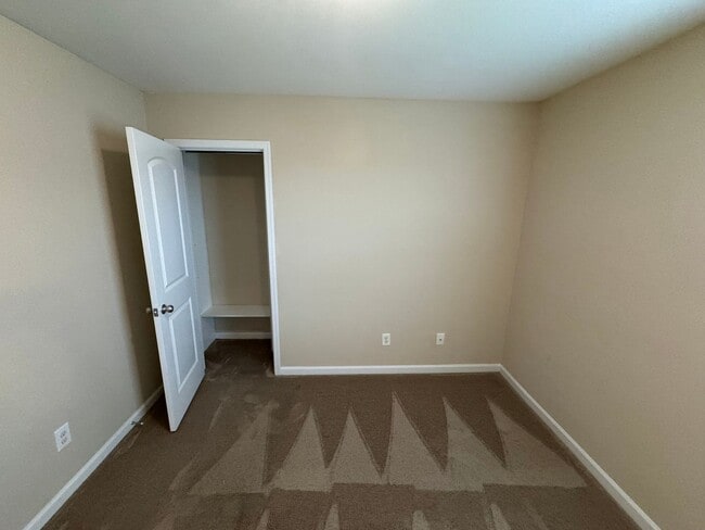 Building Photo - 4183 Broadstairs Dr SW