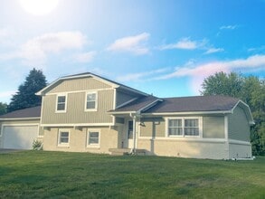 Building Photo - 439 Pleasantview Dr