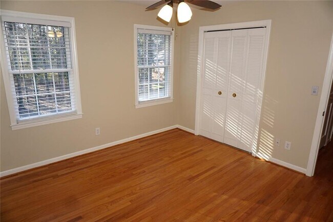 Building Photo - 1140 Falstaff Dr