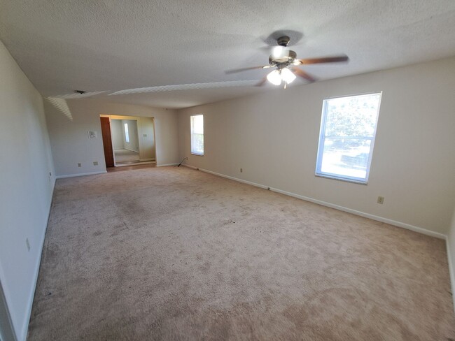 Building Photo - Affordable 3BR/2BA Pool Home