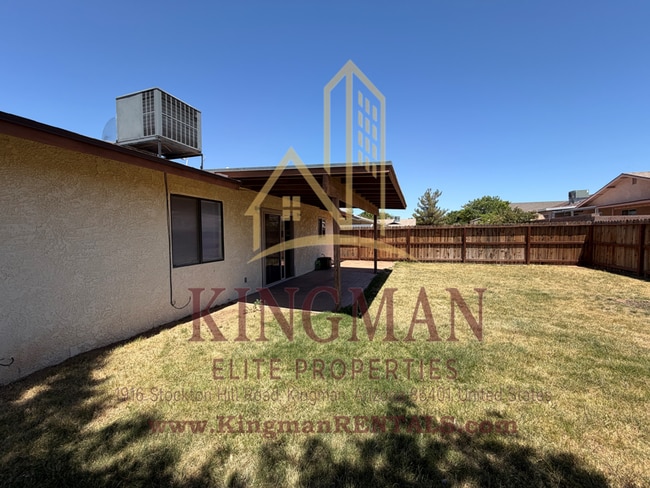 Building Photo - 3 Bedroom / 2 Bath Home with Courtyard Entry, Fireplace & Spacious Backyard