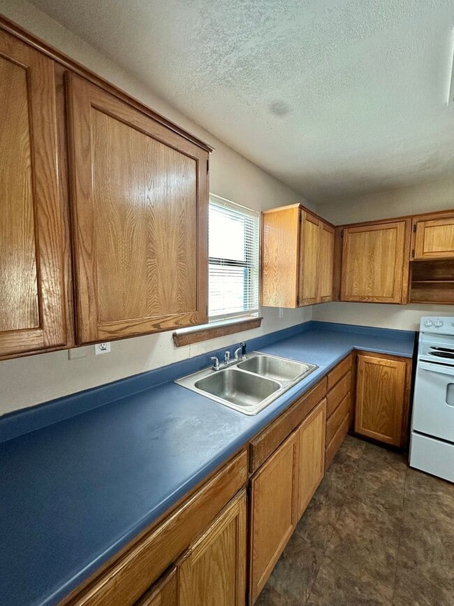 Building Photo - COMING MAY 2026 - Spacious & Centrally Located 3-Bedroom 2-Bathroom Home!