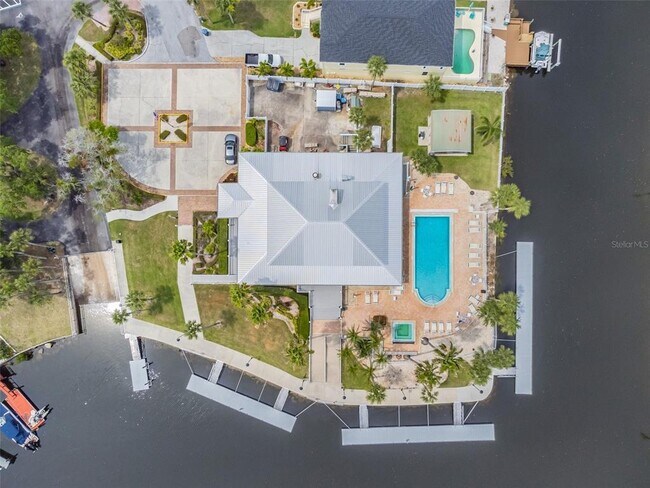 Building Photo - 6241 Bayside Dr