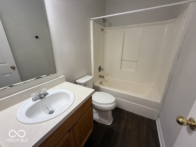 Building Photo - 7202 Parklake Cir