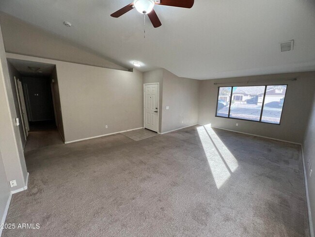 Building Photo - 13709 W Cottonwood St