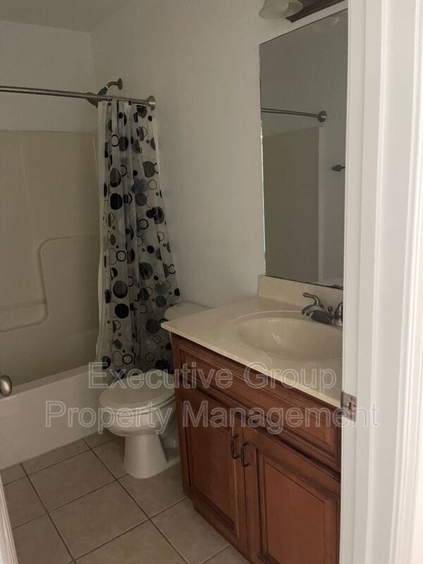 Building Photo - 623 S Atcher St