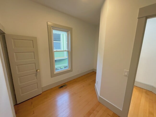 Building Photo - Stunning 3 Bedroom home in Everett