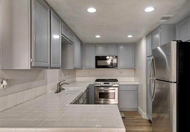 Building Photo - 25136 Steinbeck Ave