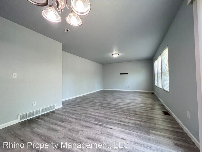 Building Photo - 3 br, 2.5 bath House - 2926 S Sefton Dr