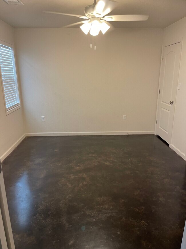 Building Photo - 5317 E Nettleton Ave