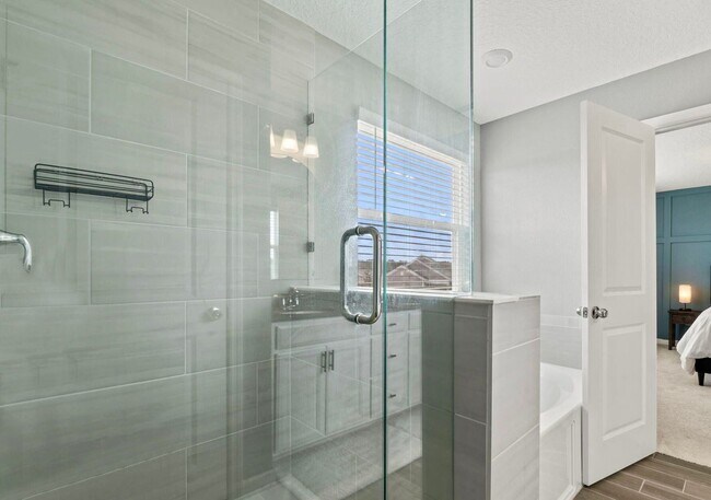 Building Photo - Gorgeous 4/ 2.5 Home in the Beautiful Lake Asbury Area of Clay County! $2,550.00