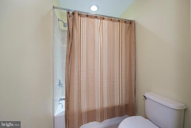 Building Photo - 311 Elmhurst Dr