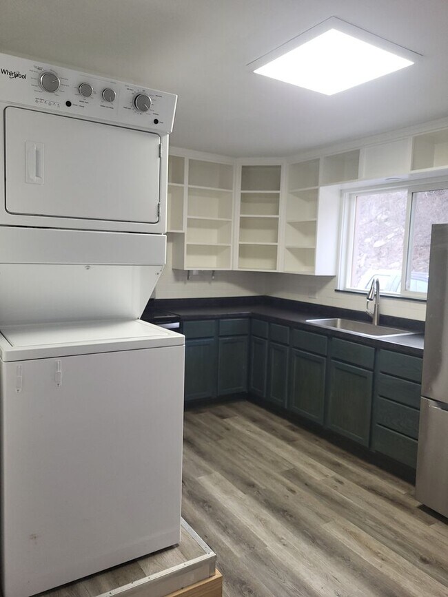 Building Photo - 244 Westwood Rd