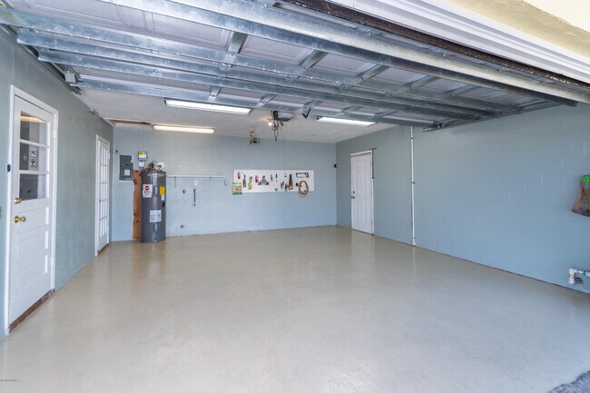 Building Photo - 136 Valencia Dr