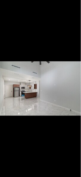 Building Photo - 1007 Hidden Hls St