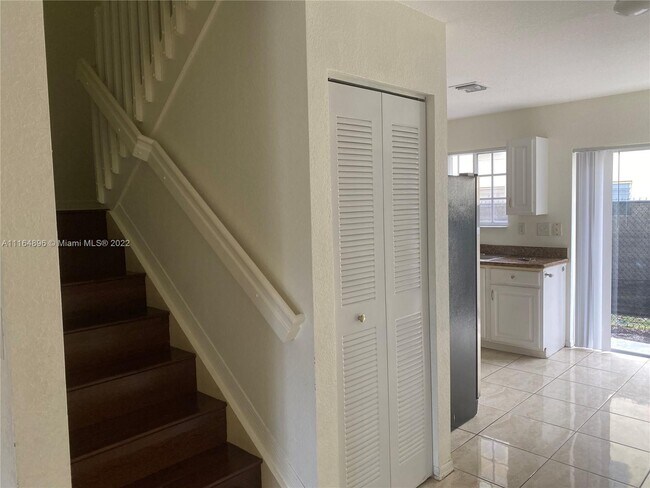 Building Photo - 2032 NE 167th St  3-134 North Miami Beach ...