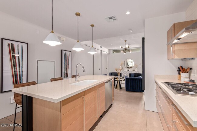 Building Photo - 4737 N Scottsdale Rd