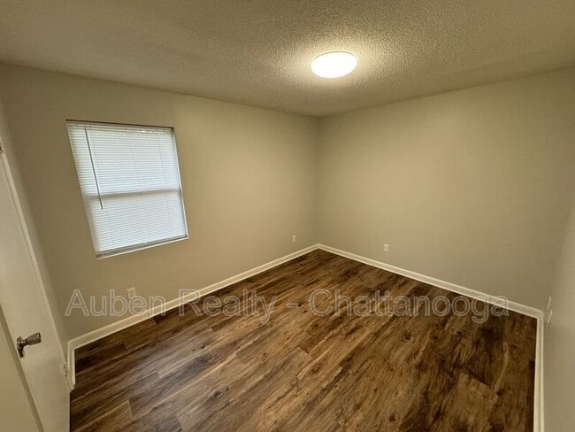 Building Photo - 207 Eveningside Dr