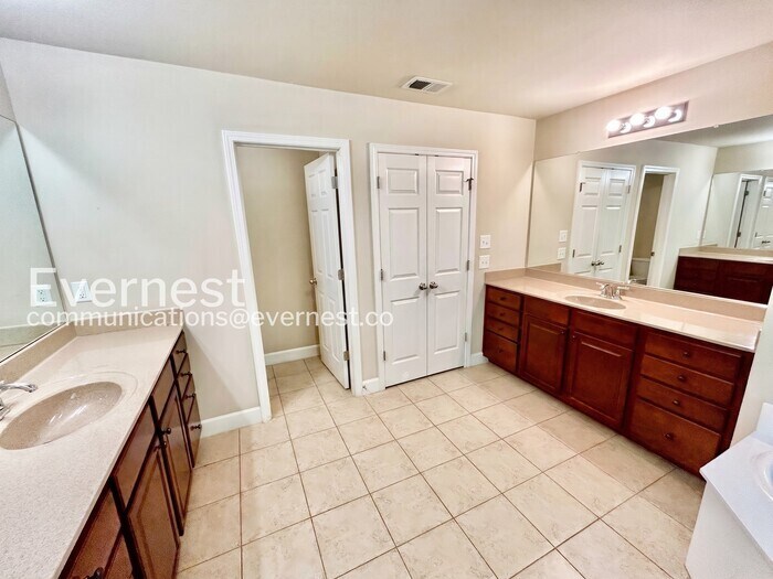 Building Photo - 1656 Danbury Parc Pl