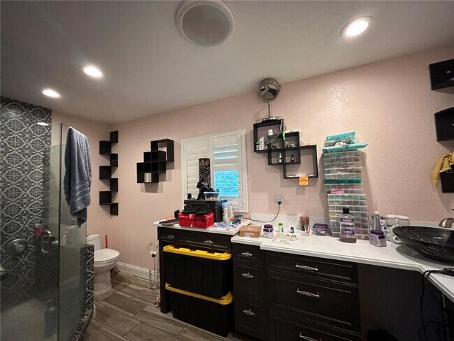 Building Photo - 608 SW 80th Blvd