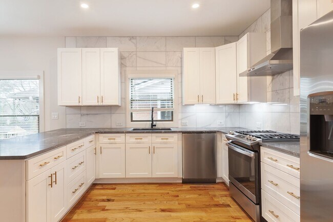 Building Photo - Conveniently Located 4bd/3ba Home Minutes From ATLBeltLine w/ Private Backyard!