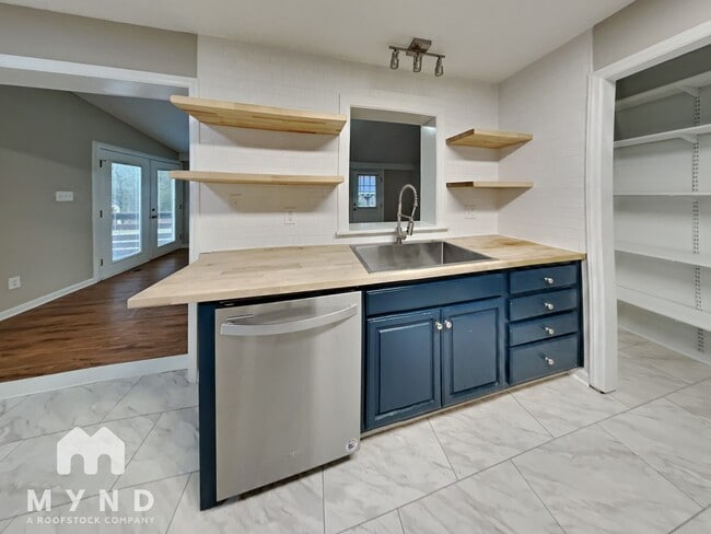 Building Photo - 121 Nicklaus Dr