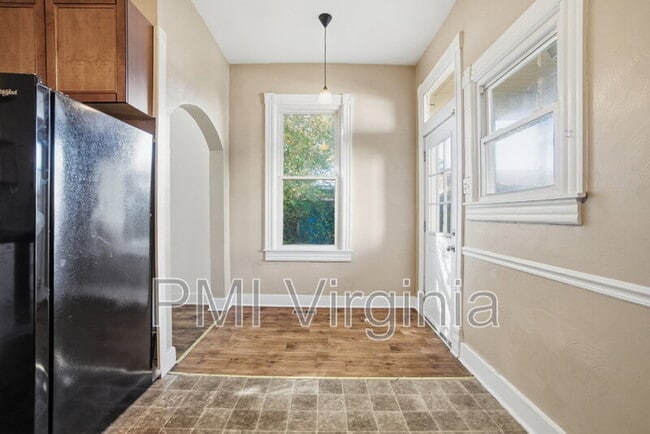 Building Photo - 527 W 26th St